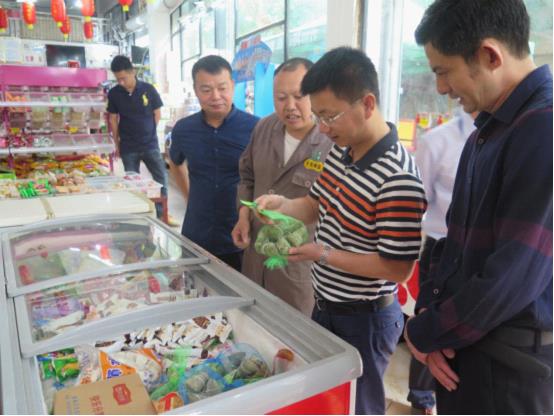 胡文虎带队检查“端午节”节前食品药品安全20170524.jpg